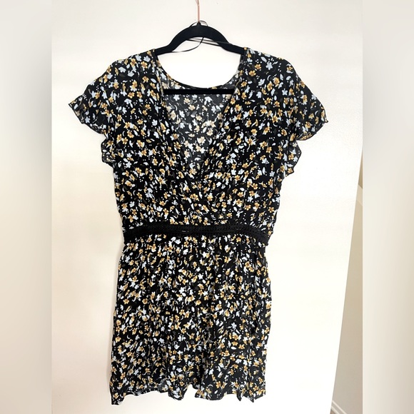 ZARA Floral Dress with Open V back - Picture 4 of 7